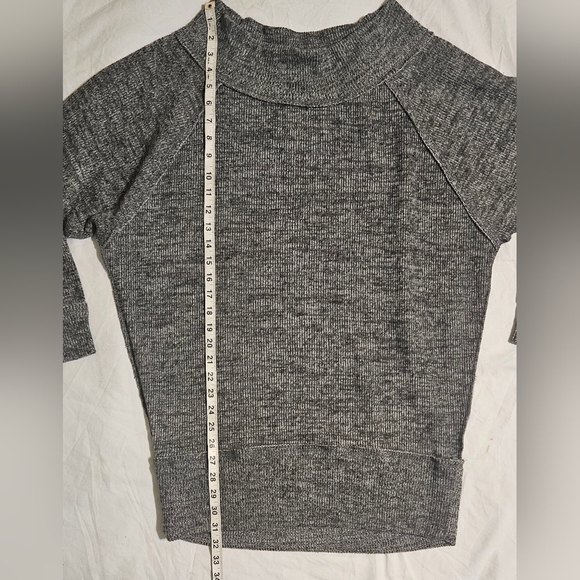 💜💖UMGEE Sweater Gray Pullover Size M🩵 - Picture 6 of 7